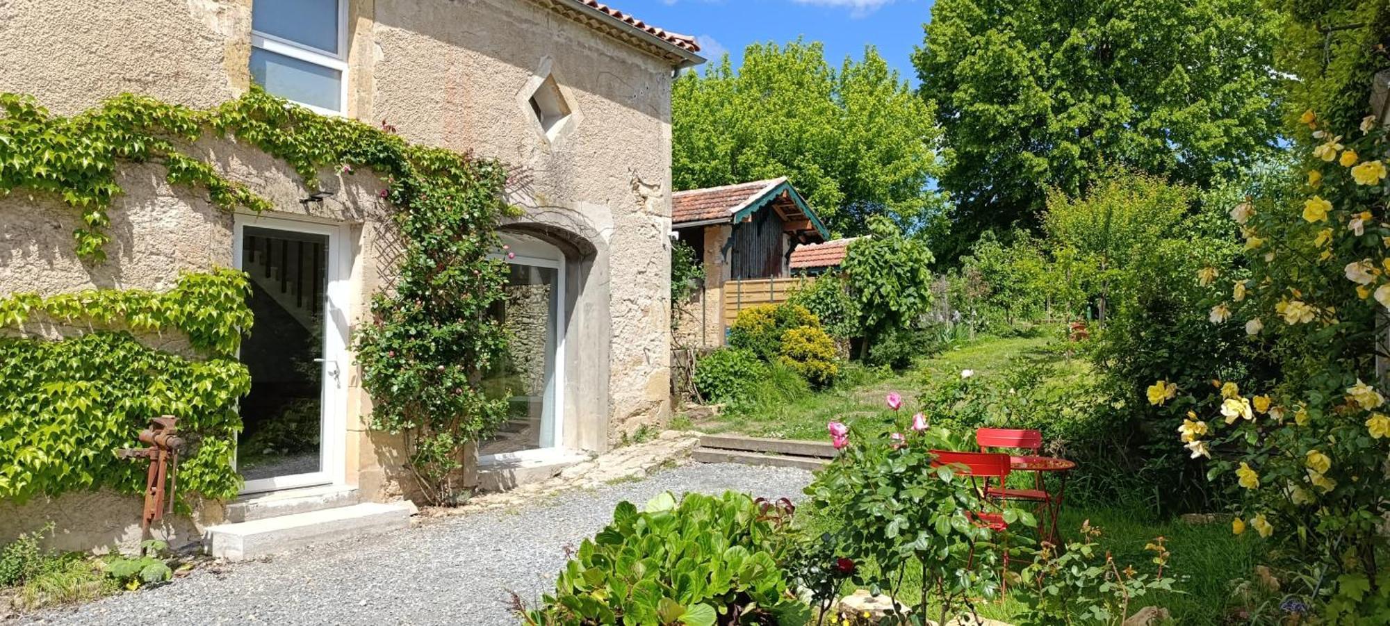 Maison Irondas Saint-Pierre-d'Aurillac Exteriör bild
