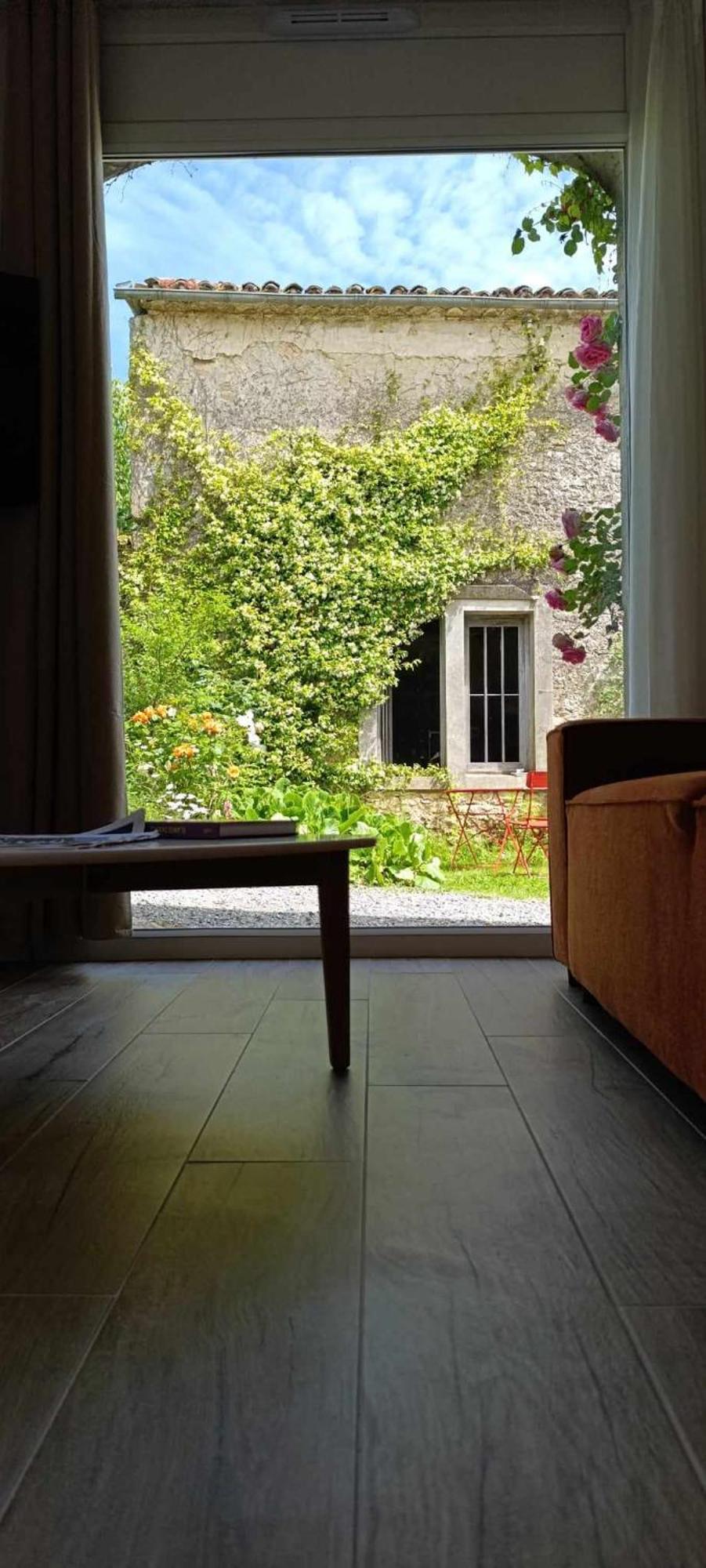 Maison Irondas Saint-Pierre-d'Aurillac Exteriör bild
