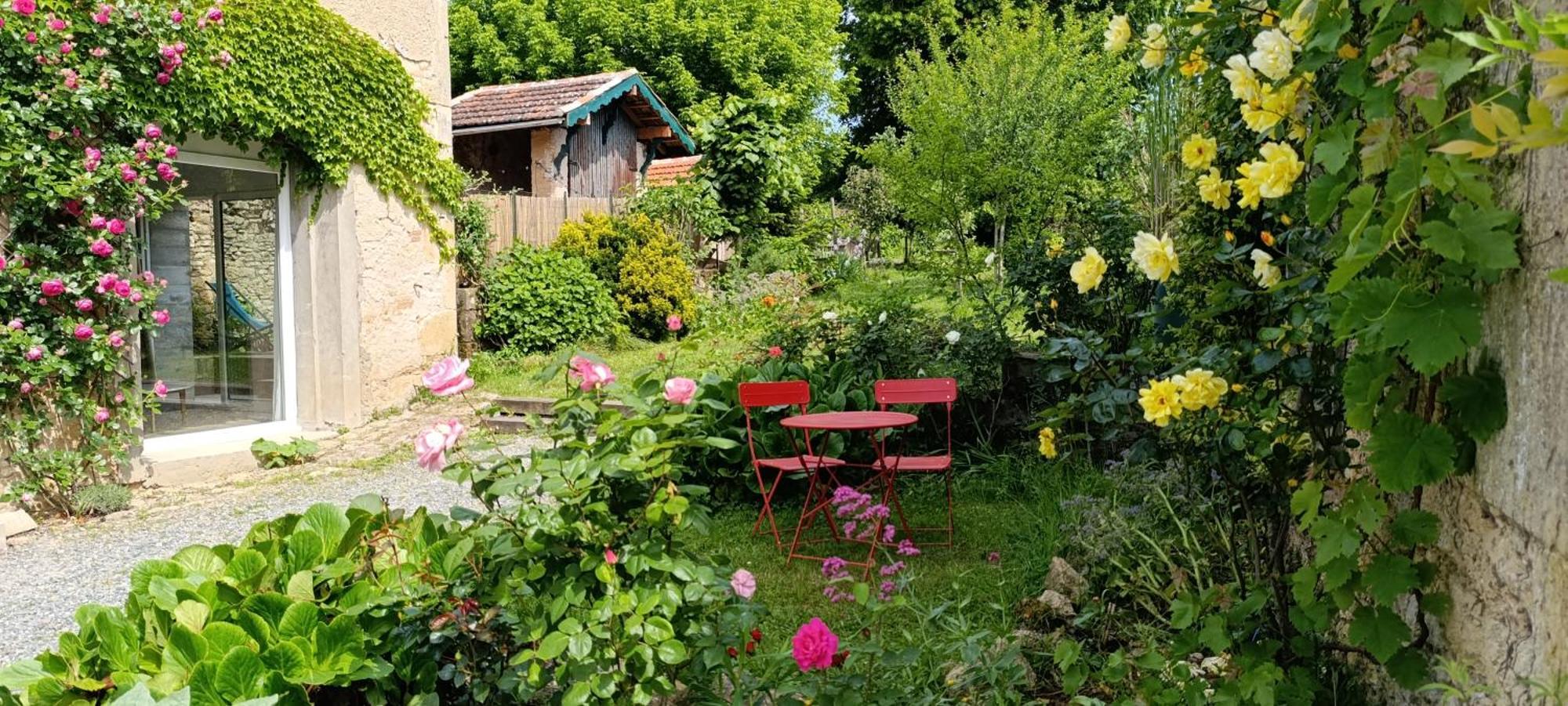 Maison Irondas Saint-Pierre-d'Aurillac Exteriör bild